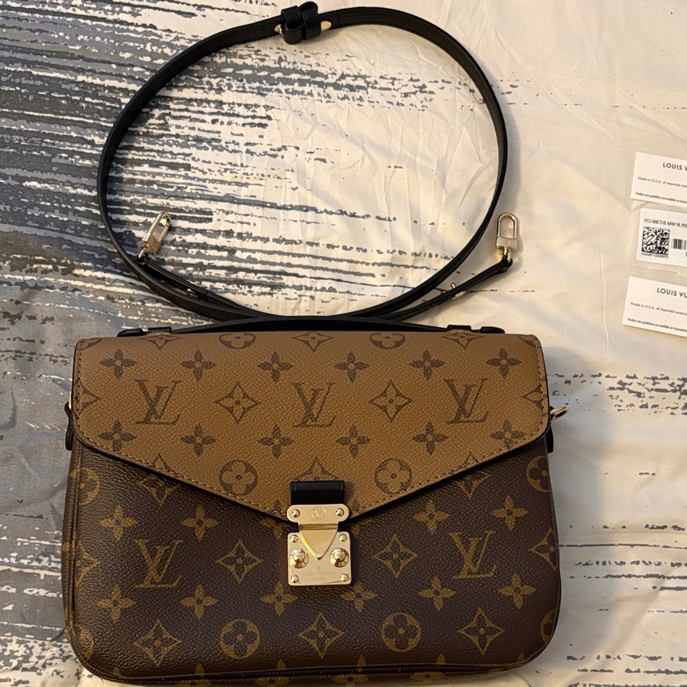 Louis Vuitton Black &Brown Monogram Crossbody purse black strap is adjustable